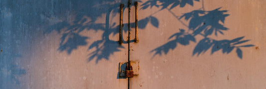 Teilverschattung bei Balkonkraftwerken: Kleine Schatten, großer Ertragsverlust