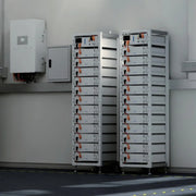 DEYE - BOS-G Pack 5.1 Pro Hochvolt-Lithium-Eisenphosphat-Speicher in moderner Umgebung.