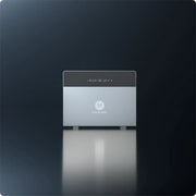 Frontansicht der Hoymiles HiBattery 4020 X vor dunklem Hintergrund