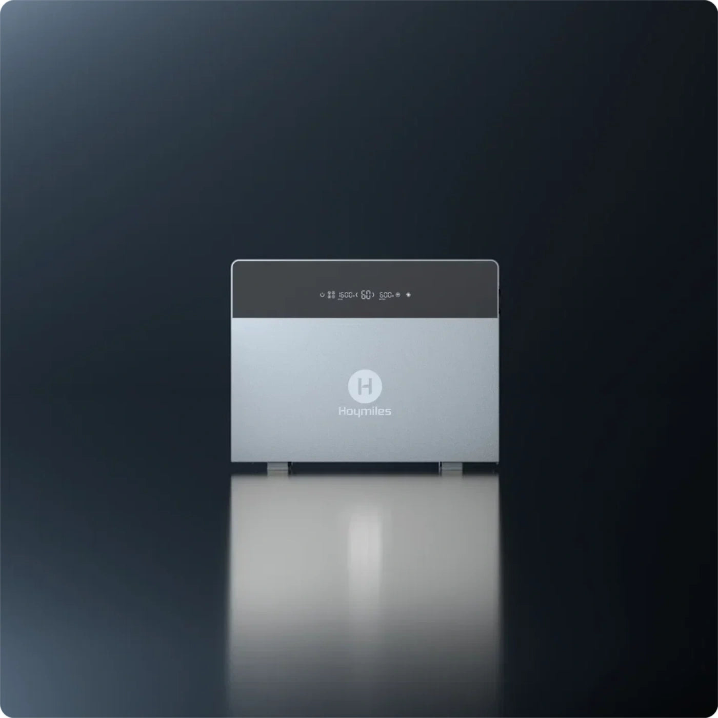 Frontansicht der Hoymiles HiBattery 4020 X vor dunklem Hintergrund