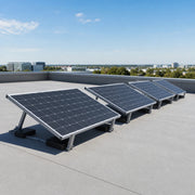 Mehrere PV-Module auf KSENG 20° Ballast-Montagesystemen auf einem Flachdach