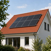 PV-Module mit KSENG Montagesystem auf einem roten Ziegeldach