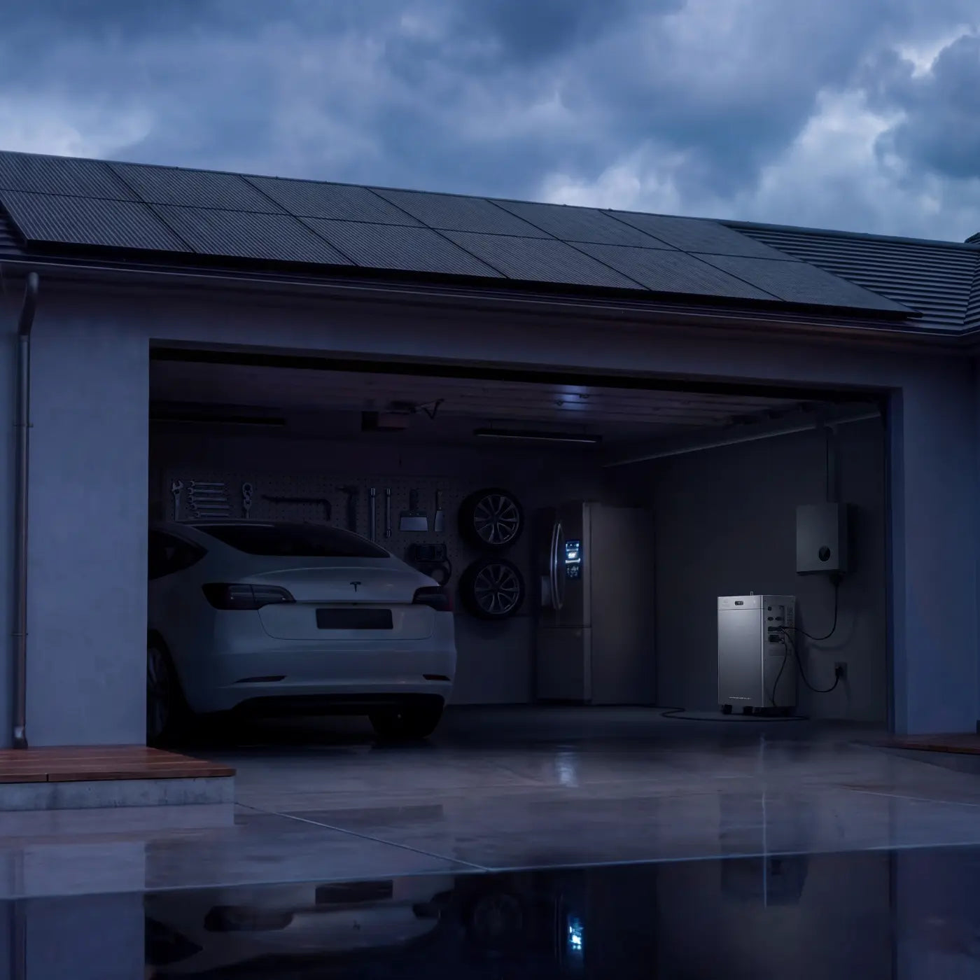Zendure SolarFlow 4000 Mix AC+ Heimspeichersystem in einer modernen Garage mit Solarpanelen.