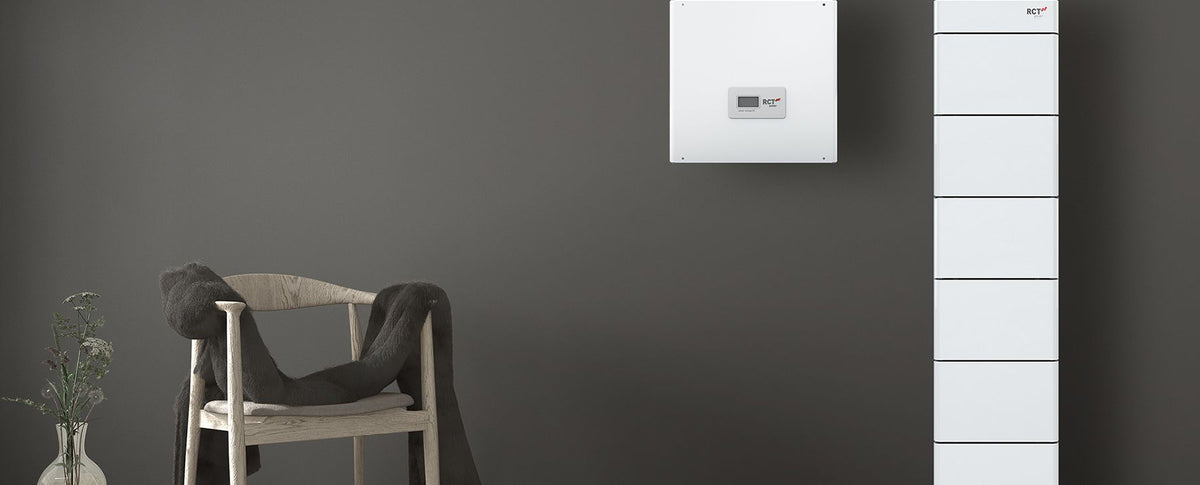 RCT Power Storage DC mit Batteriespeicher in einem Wohnraum