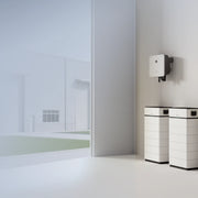 Sungrow SH10T-V11 mit Batteriespeicher in einem Technikraum