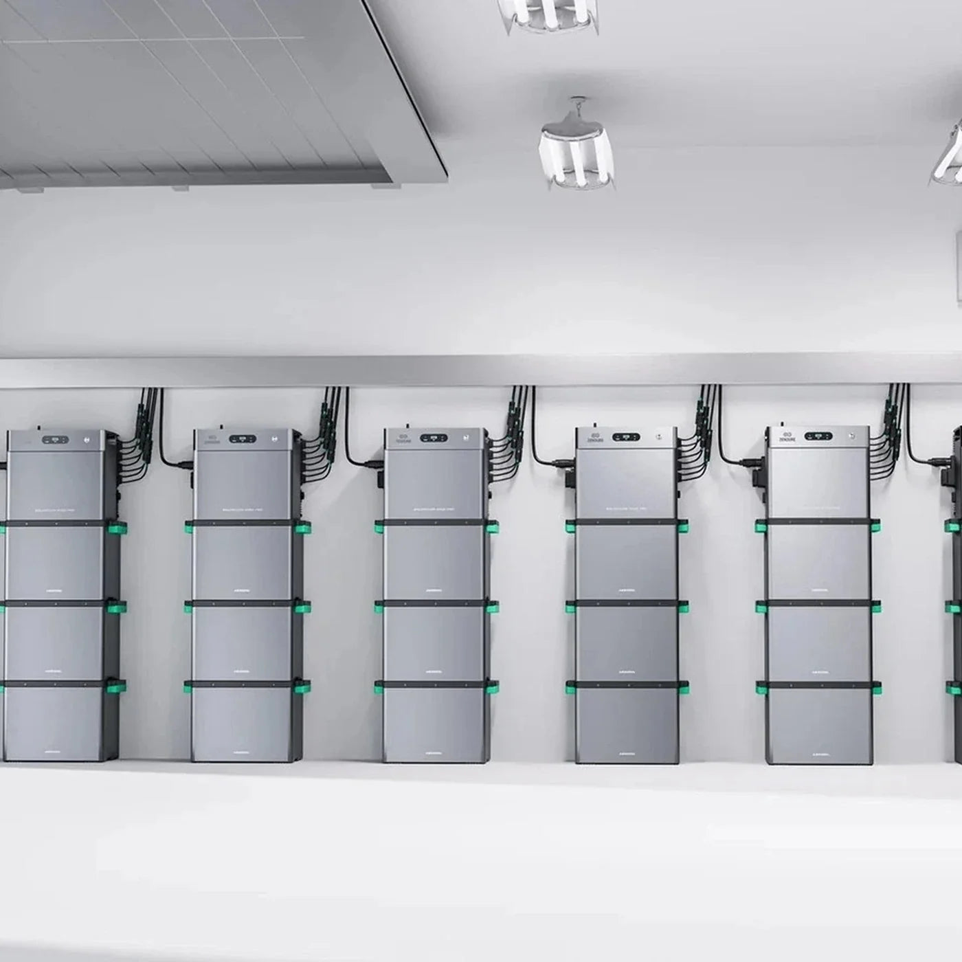 Mehrere Zendure AB3000L Batterien in einer vollflächigen SolarFlow-Installationsszene