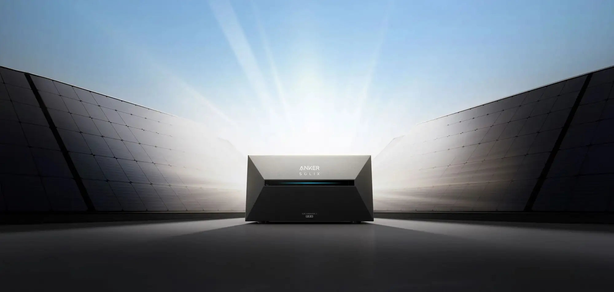 Anker Solarbank 2 Pro zwischen Solarmodulen